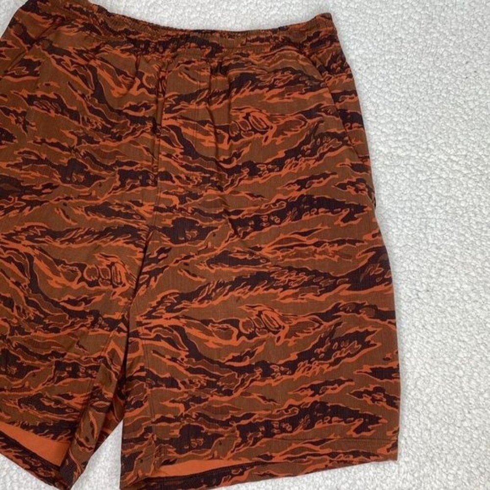 Lululemon Pace Break Shorts: Size Medium - Picture 4 of 7